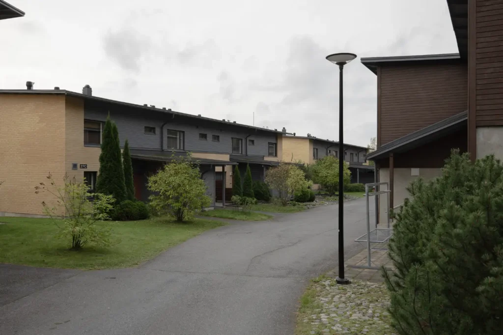 Tilaa Onnenmaalilta taloyhtiön maalaus.